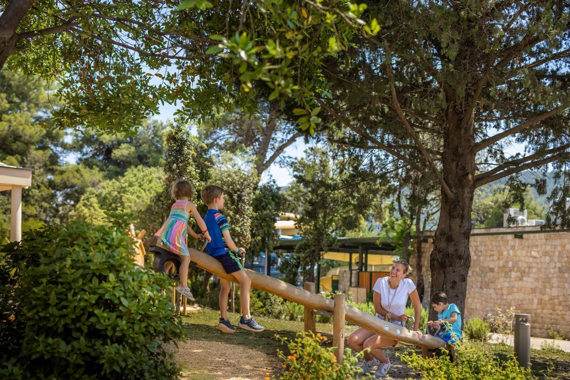 Valamar Amicor Resort Stari Grad  Eksteriør billede