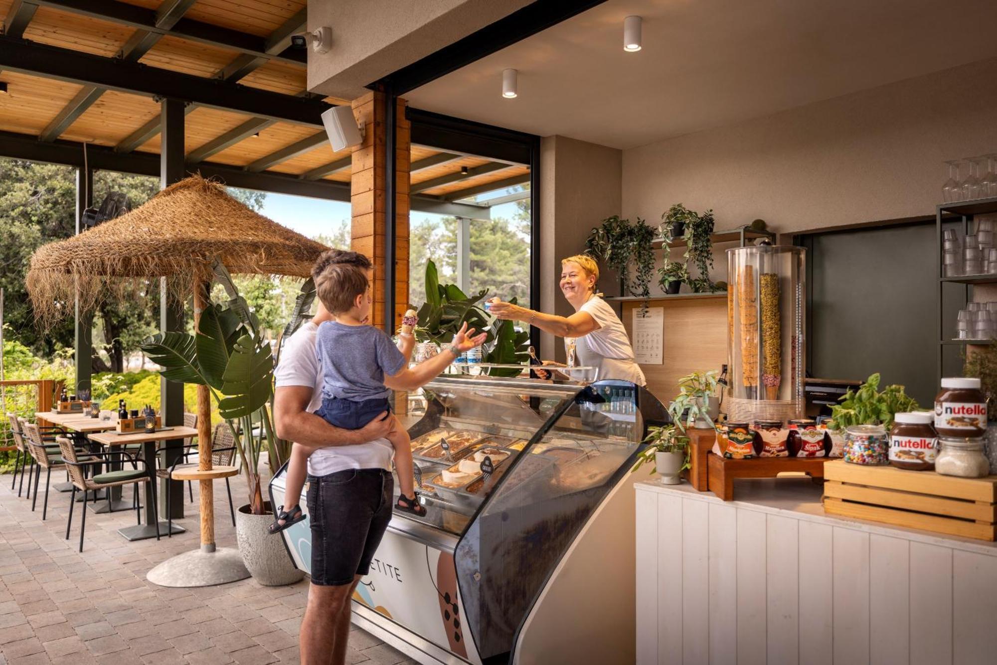Valamar Amicor Resort Stari Grad  Eksteriør billede